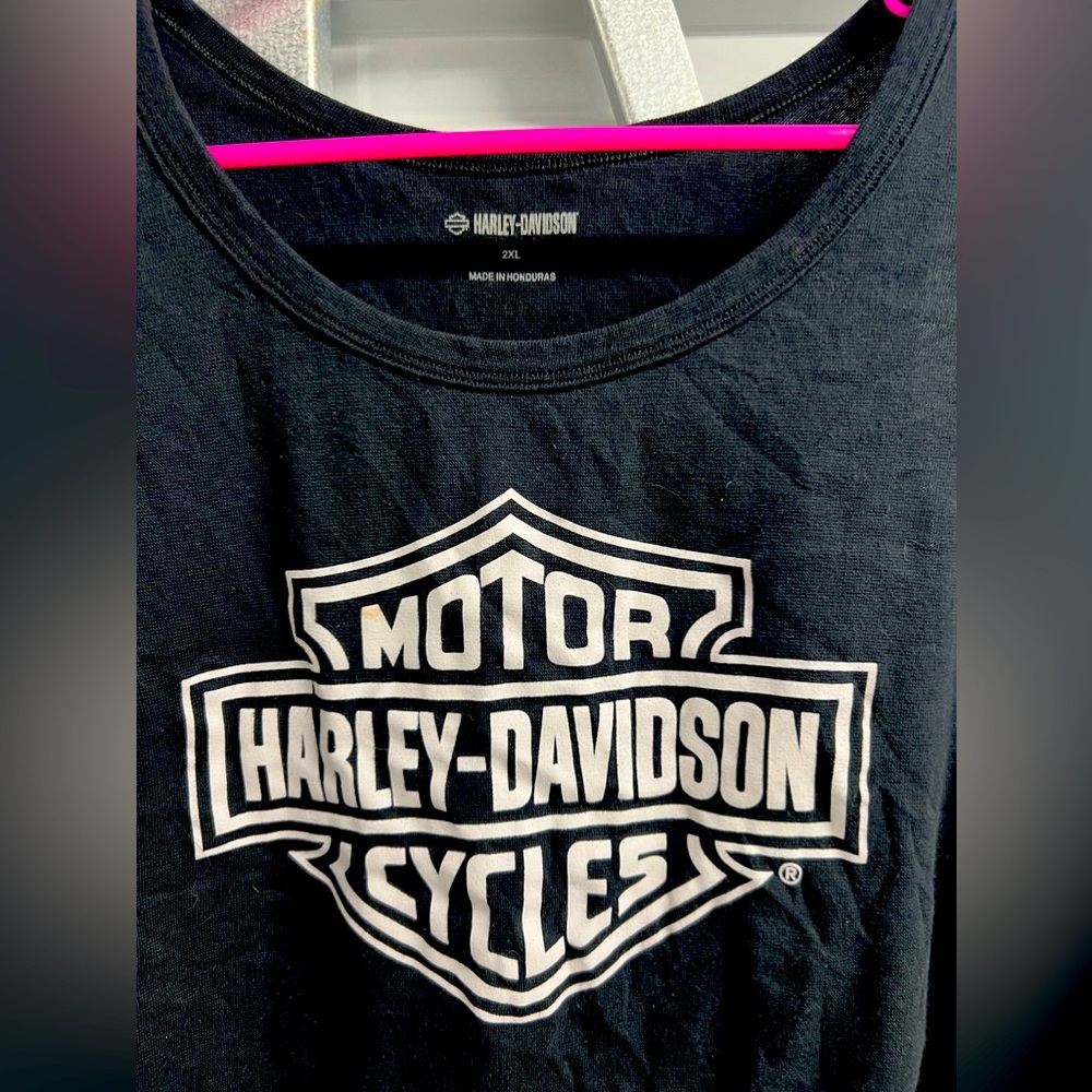 HARLEY DAVIDSON WOMANS TANK TOP FITS LIKE A XL TIGHT FITTING OFFICIAL CLOTHING